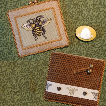 Bee Two Pocket Pouch