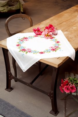 Floral Wreath Table Cloth
