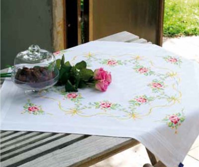 Garland with Roses Tablecloth