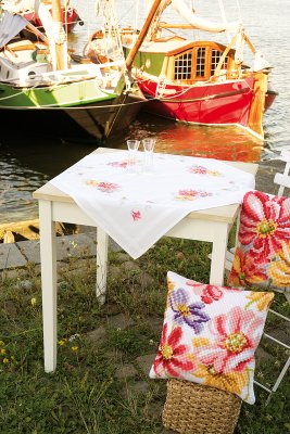 Colourful Flowers Tablecloth (Center)