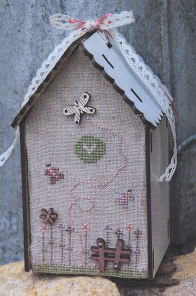 Butterfly Birdhouse Pattern With Buttons and Birdhouse