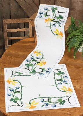 Easter Lily Table Topper (lower)