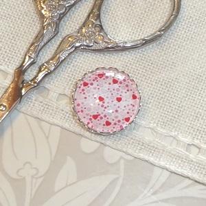 click here to view larger image of Mini Valentine Needle Minder (accessory)