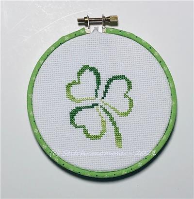 Magnificent Minis - Abstract Shamrock