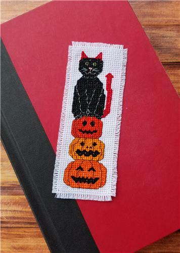 click here to view larger image of Devil Black Cat Sitting on Jack-o-lanterns (chart)