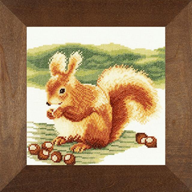 Nibbling Squirrel - 27ct