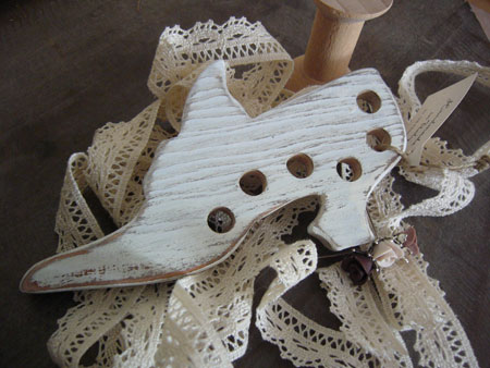 Shabby Enchanted Shoe Thread Keep