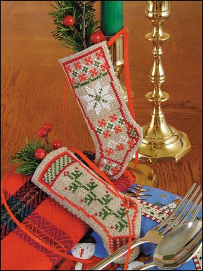 Snowflakes & Holly Linen Stocking Kit